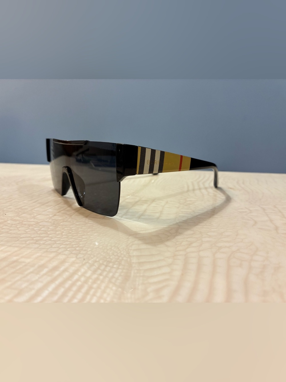 Burberry Black Shield Sunglasses with Signature Striped Temples - Picture 1 of 13